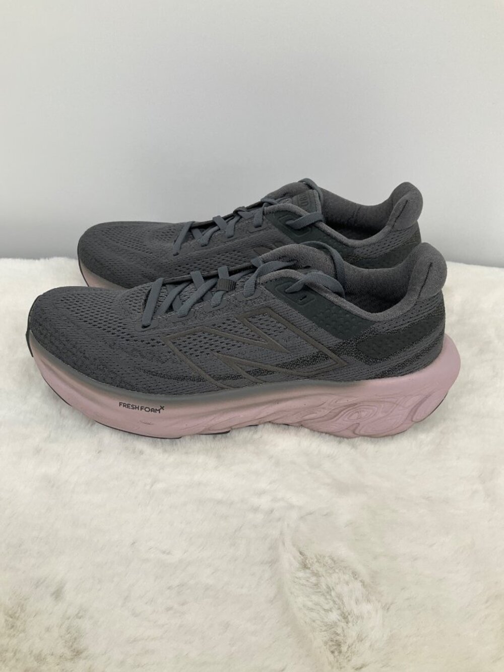 NEW BALANCE size 8.5 B Women’s fresh foam x w1080z13 running shoes in grey/ purp - Picture 5 of 8